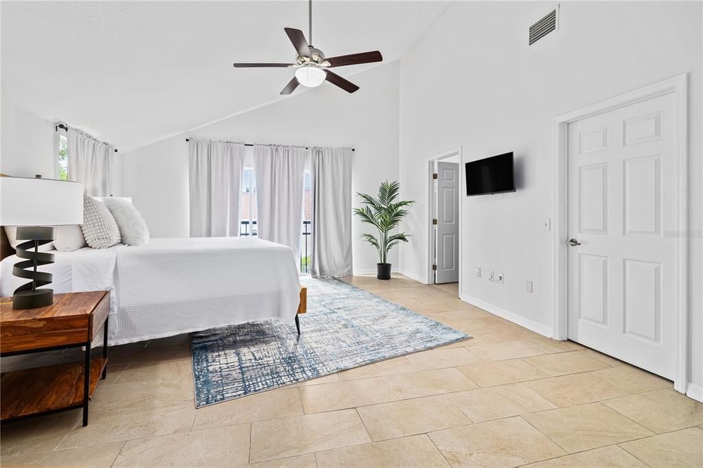 На продажу: $299,900 (2 спален, 2 ванн, 1679 Квадратных фут)