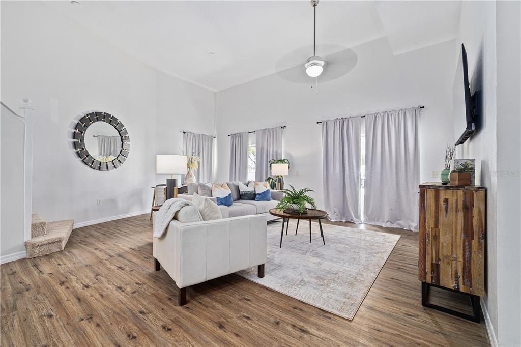 На продажу: $299,900 (2 спален, 2 ванн, 1679 Квадратных фут)