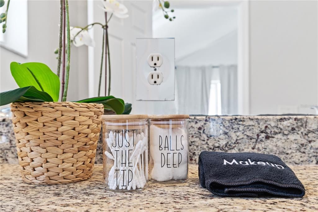 На продажу: $299,900 (2 спален, 2 ванн, 1679 Квадратных фут)