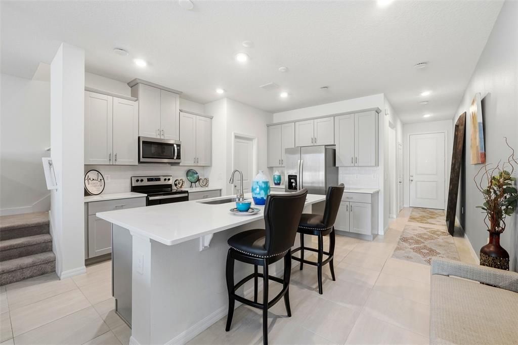 For Rent: $2,500 (3 beds, 2 baths, 1628 Square Feet)