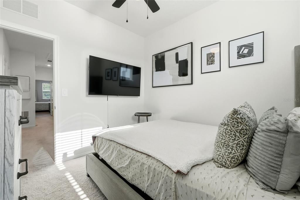 For Rent: $2,500 (3 beds, 2 baths, 1628 Square Feet)