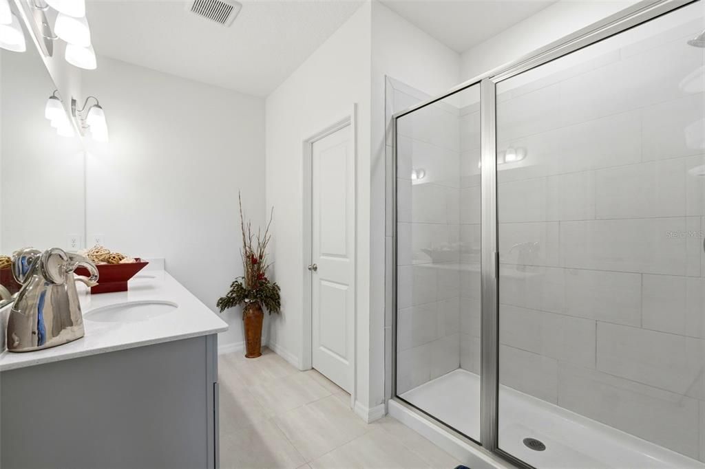 For Rent: $2,500 (3 beds, 2 baths, 1628 Square Feet)