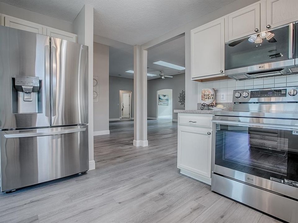 For Sale: $485,000 (3 beds, 2 baths, 2008 Square Feet)