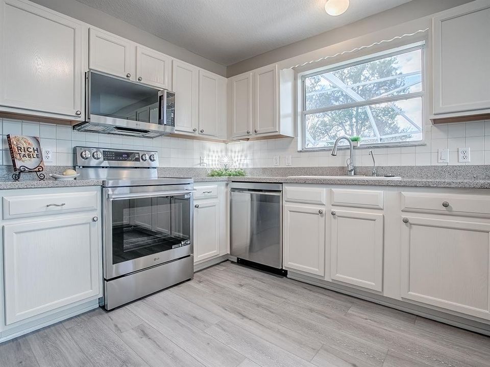 For Sale: $485,000 (3 beds, 2 baths, 2008 Square Feet)