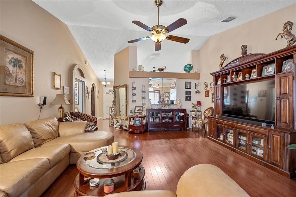 En Venta: $338,000 (3 camas, 2 baños, 1278 Pies cuadrados)