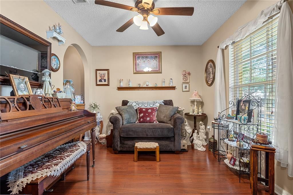 En Venta: $338,000 (3 camas, 2 baños, 1278 Pies cuadrados)