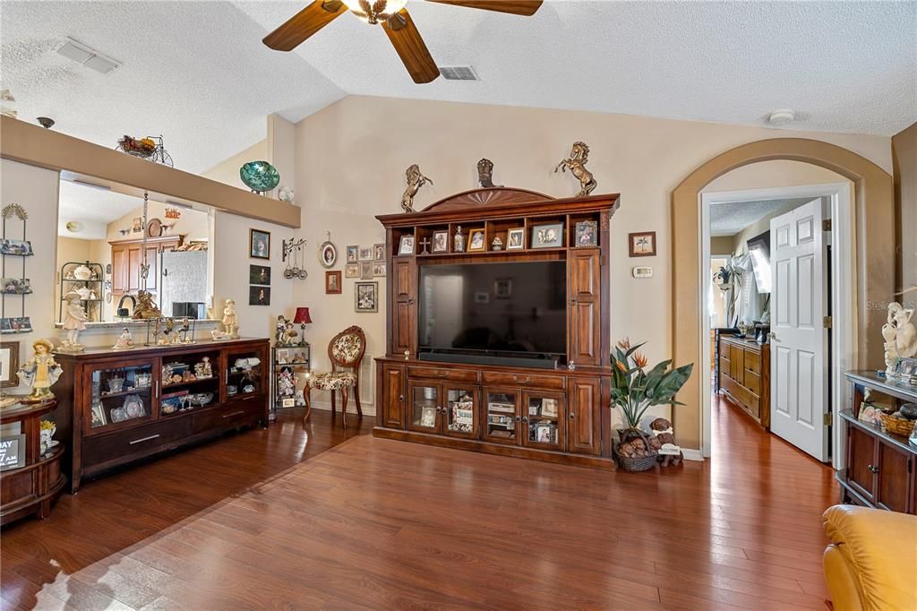 En Venta: $338,000 (3 camas, 2 baños, 1278 Pies cuadrados)