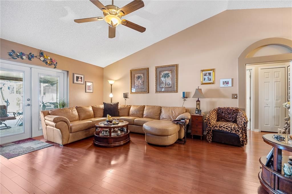 En Venta: $338,000 (3 camas, 2 baños, 1278 Pies cuadrados)