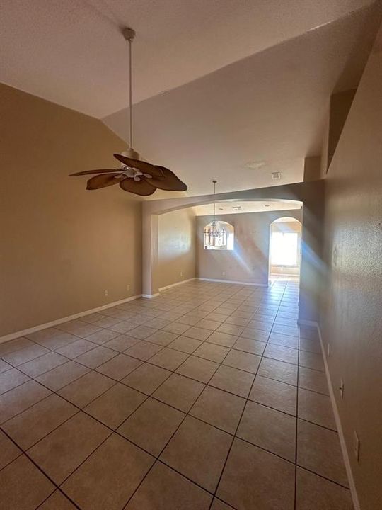 В аренду: $1,800 (3 спален, 2 ванн, 1136 Квадратных фут)