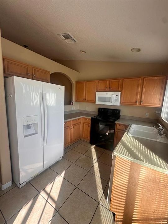 В аренду: $1,800 (3 спален, 2 ванн, 1136 Квадратных фут)