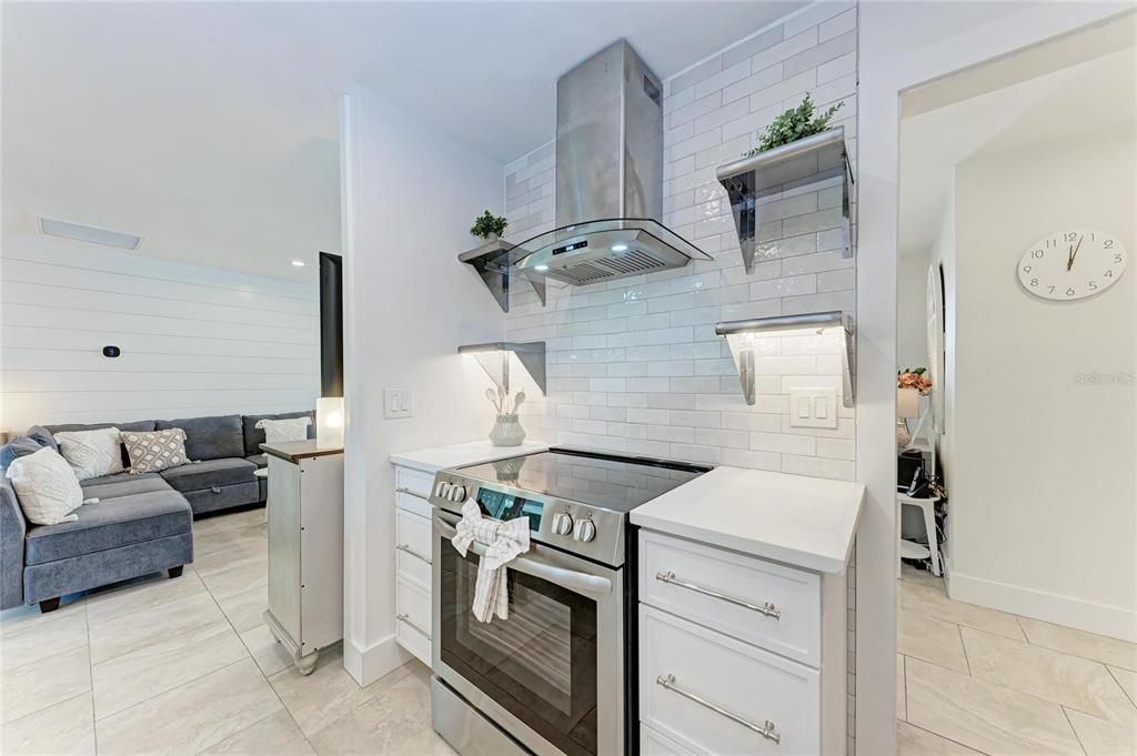 На продажу: $2,095,900 (3 спален, 3 ванн, 1240 Квадратных фут)