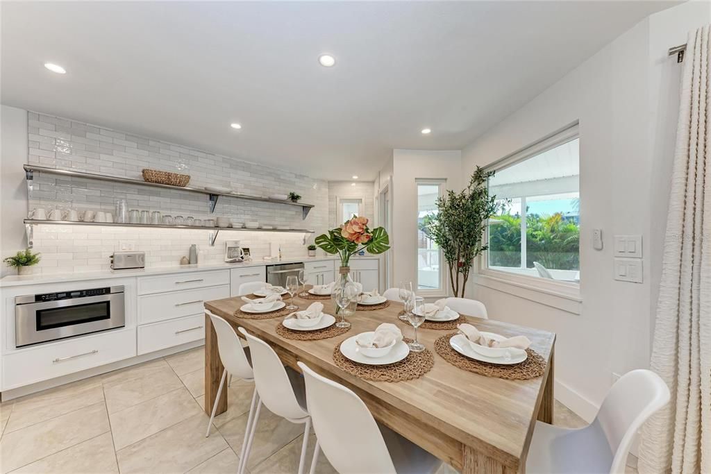 На продажу: $2,095,900 (3 спален, 3 ванн, 1240 Квадратных фут)