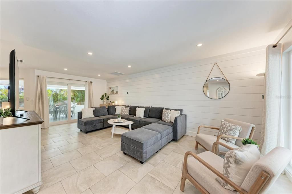 На продажу: $2,095,900 (3 спален, 3 ванн, 1240 Квадратных фут)