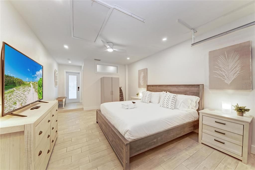 На продажу: $2,095,900 (3 спален, 3 ванн, 1240 Квадратных фут)