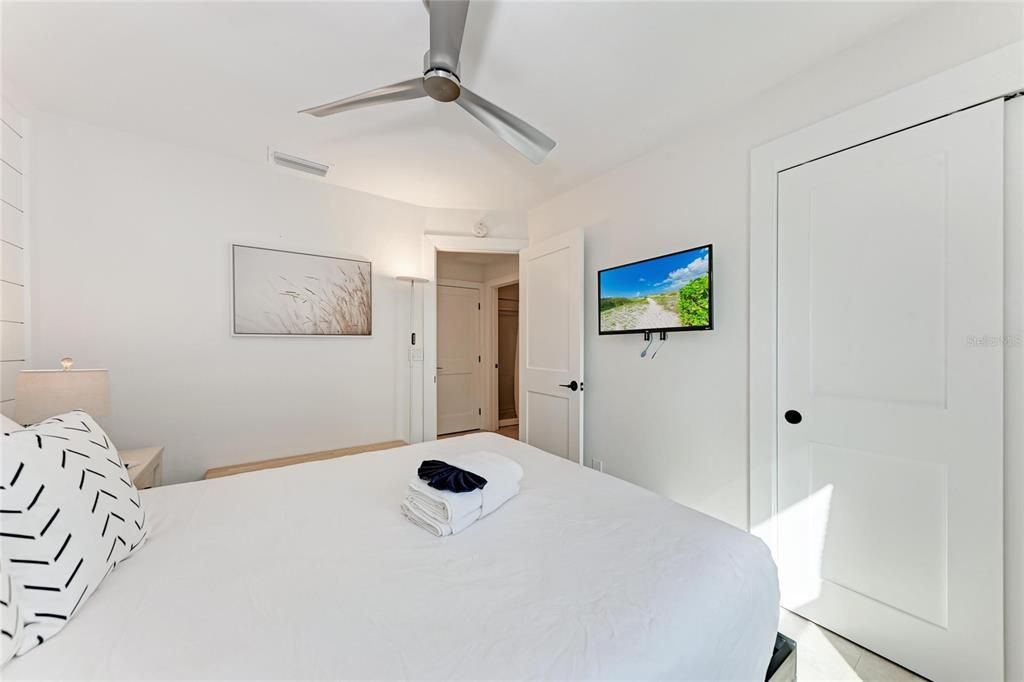 На продажу: $2,095,900 (3 спален, 3 ванн, 1240 Квадратных фут)