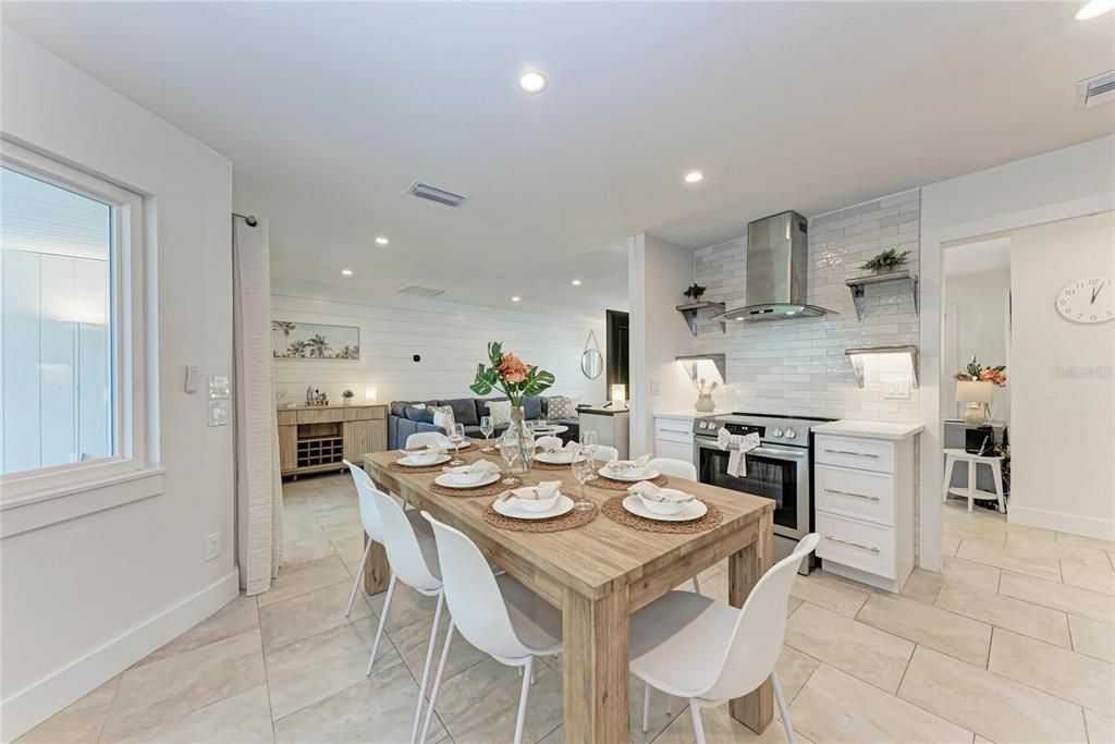 На продажу: $2,095,900 (3 спален, 3 ванн, 1240 Квадратных фут)