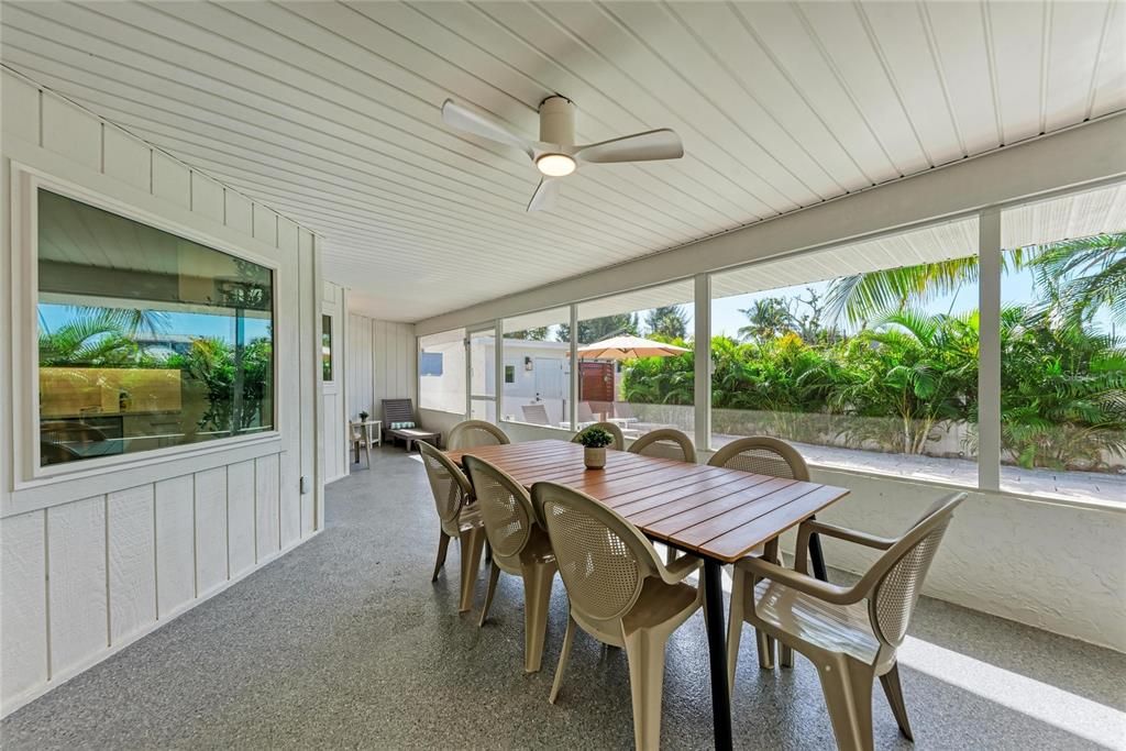 На продажу: $2,095,900 (3 спален, 3 ванн, 1240 Квадратных фут)