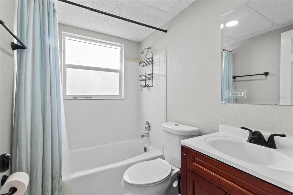 For Sale: $185,000 (2 beds, 2 baths, 1128 Square Feet)