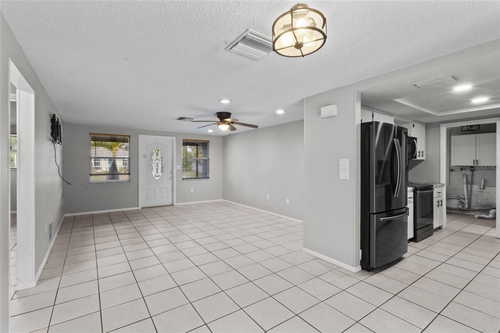 For Sale: $185,000 (2 beds, 2 baths, 1128 Square Feet)