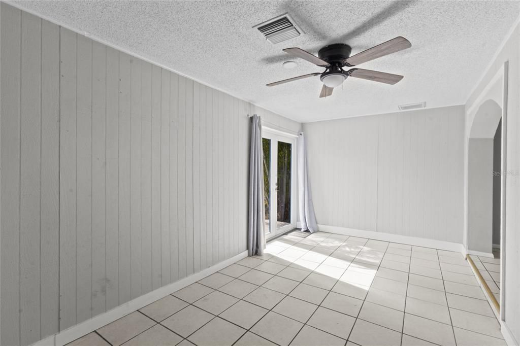 For Sale: $185,000 (2 beds, 2 baths, 1128 Square Feet)