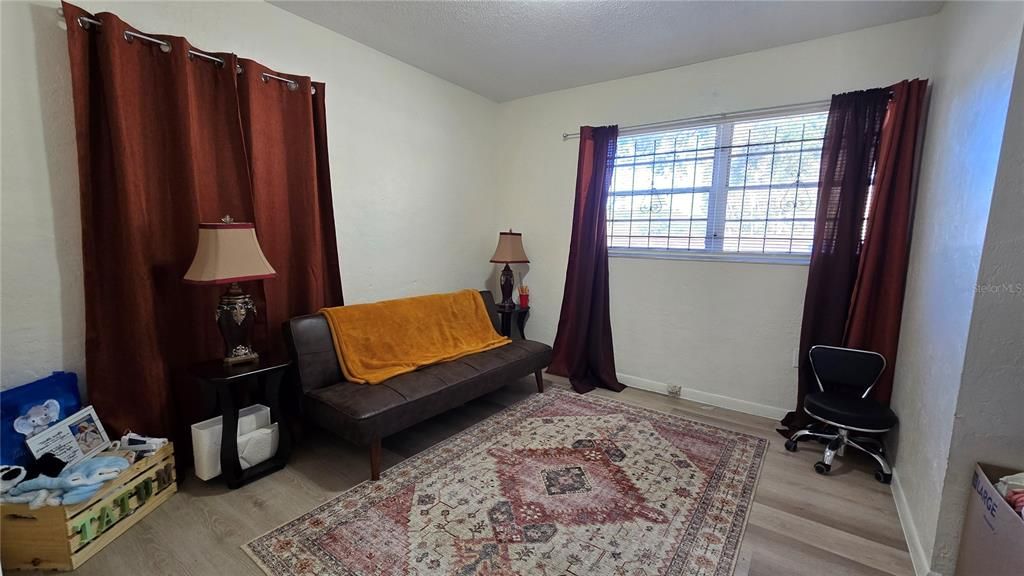 待售: $145,000 (3 贝兹, 1 浴室, 933 平方英尺)