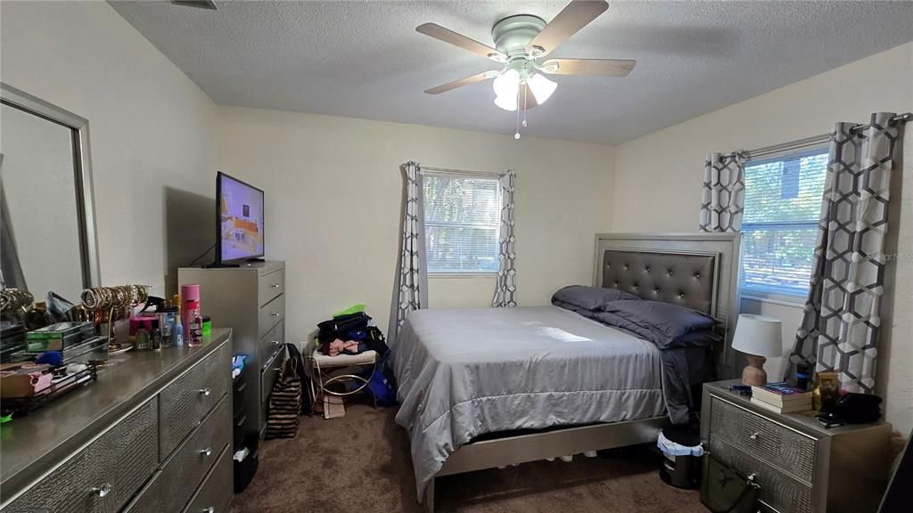 待售: $145,000 (3 贝兹, 1 浴室, 933 平方英尺)