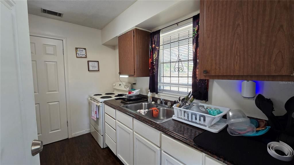 待售: $145,000 (3 贝兹, 1 浴室, 933 平方英尺)