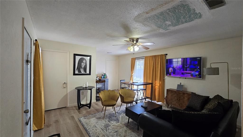 待售: $145,000 (3 贝兹, 1 浴室, 933 平方英尺)