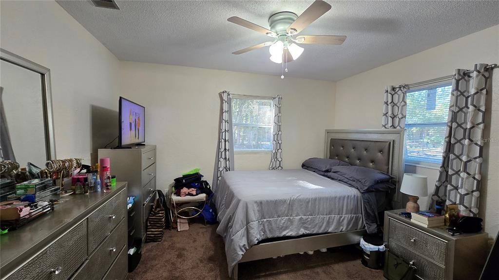 待售: $145,000 (3 贝兹, 1 浴室, 933 平方英尺)