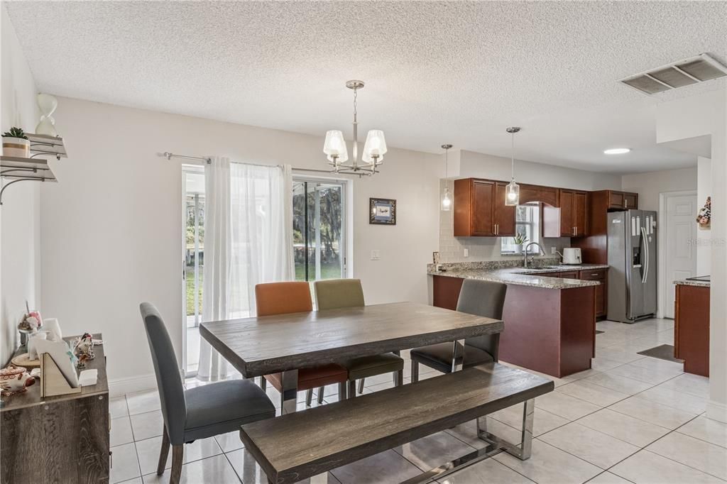 待售: $300,000 (2 贝兹, 2 浴室, 1162 平方英尺)