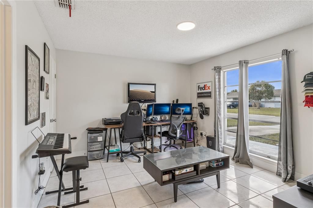 待售: $300,000 (2 贝兹, 2 浴室, 1162 平方英尺)