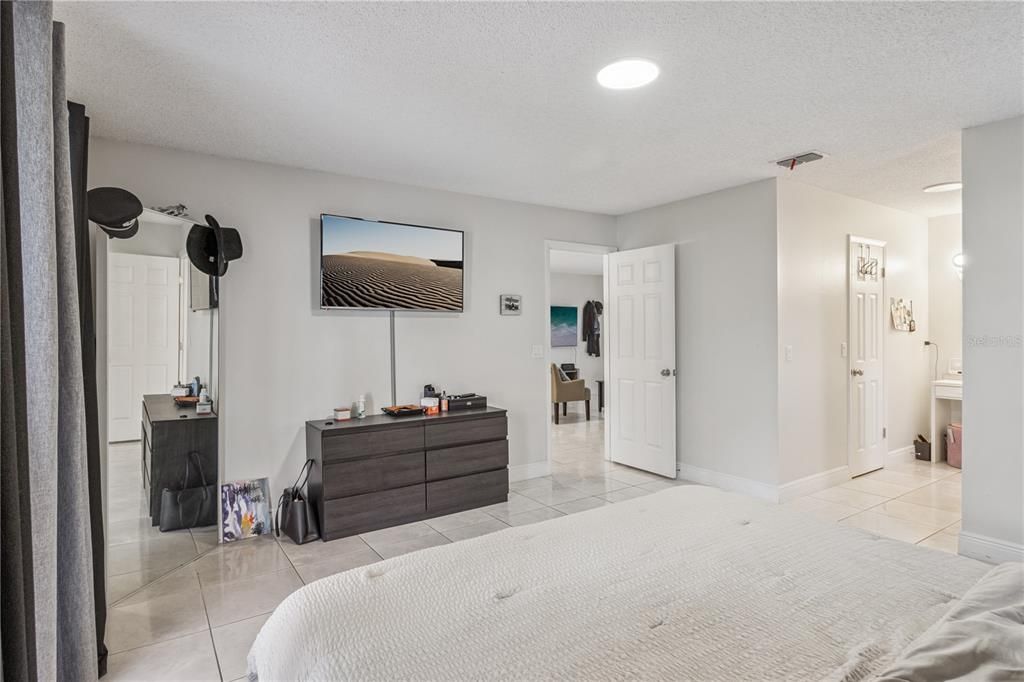 待售: $300,000 (2 贝兹, 2 浴室, 1162 平方英尺)