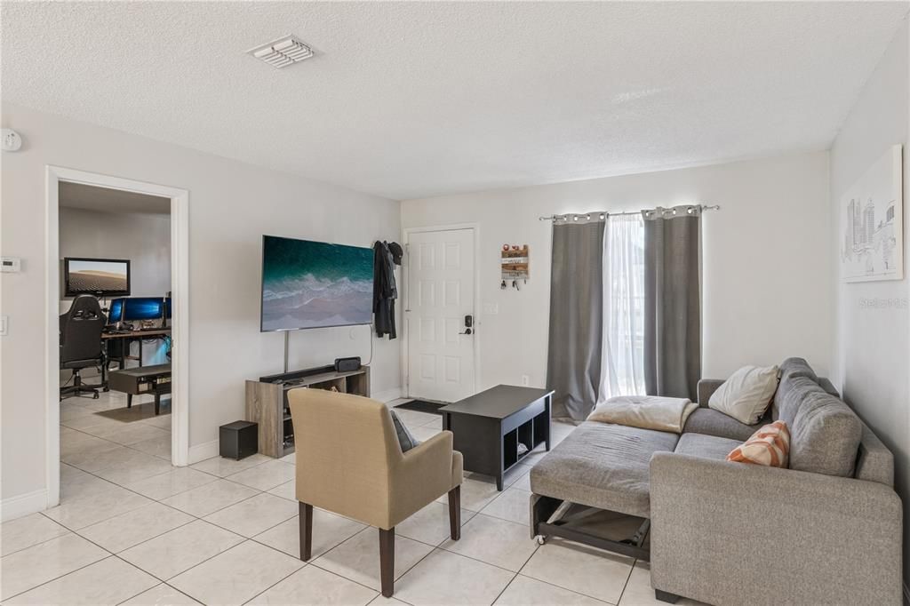 待售: $300,000 (2 贝兹, 2 浴室, 1162 平方英尺)