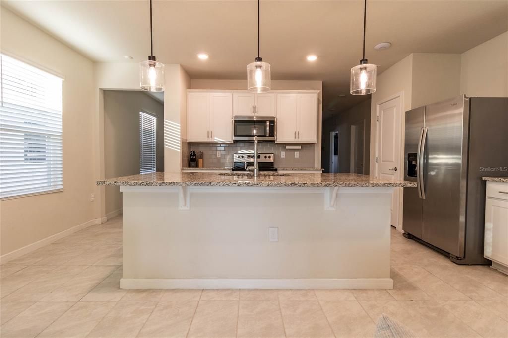 待售: $380,000 (4 贝兹, 2 浴室, 1580 平方英尺)