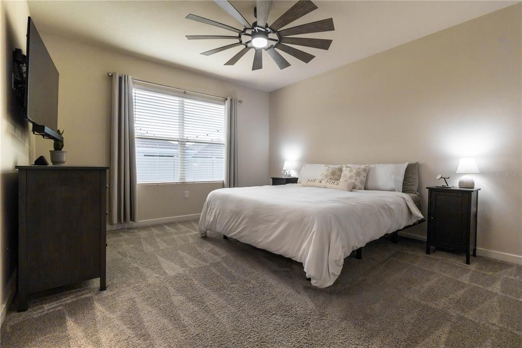 待售: $380,000 (4 贝兹, 2 浴室, 1580 平方英尺)