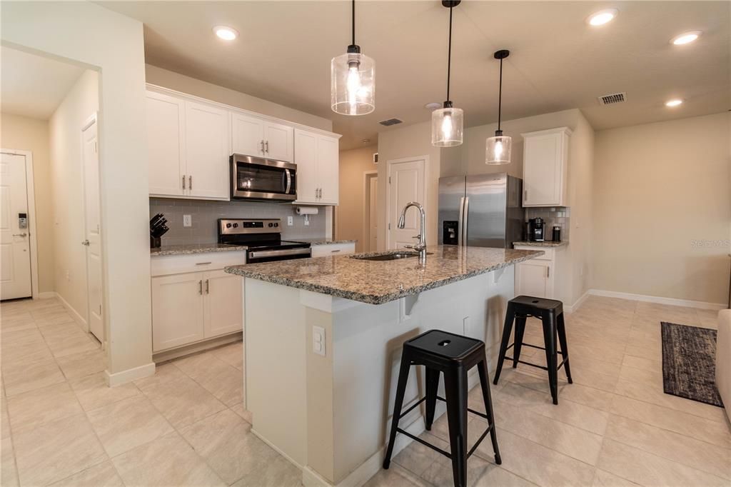 待售: $380,000 (4 贝兹, 2 浴室, 1580 平方英尺)