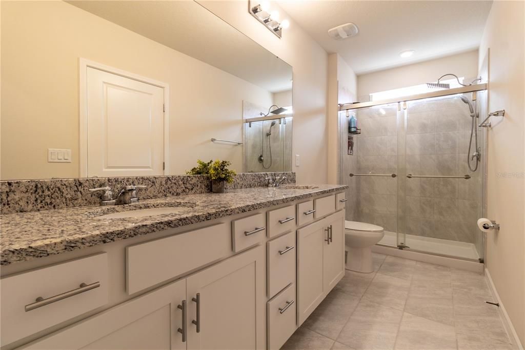 待售: $380,000 (4 贝兹, 2 浴室, 1580 平方英尺)