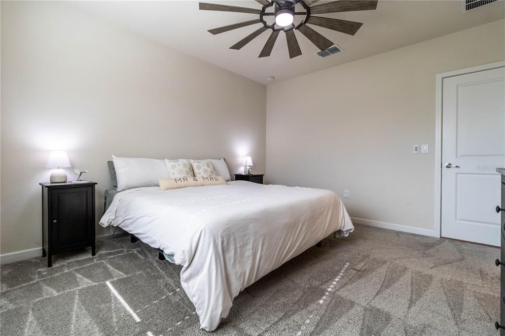 待售: $380,000 (4 贝兹, 2 浴室, 1580 平方英尺)