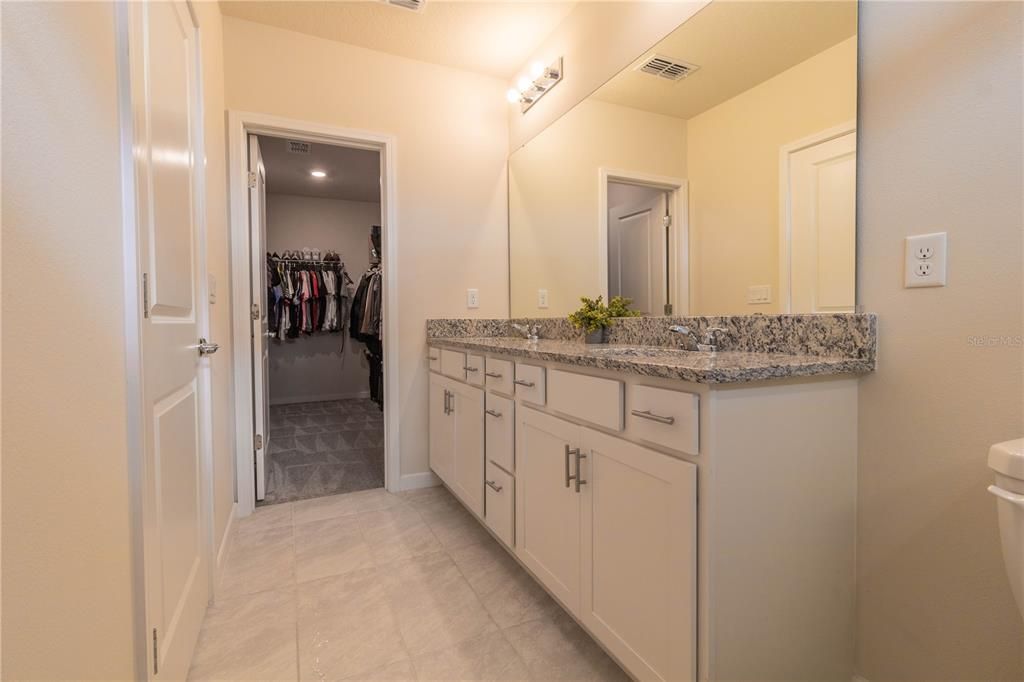 待售: $380,000 (4 贝兹, 2 浴室, 1580 平方英尺)