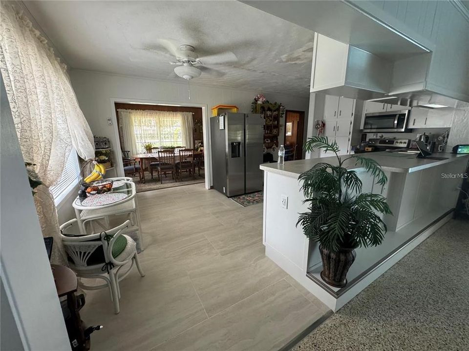 待售: $561,999 (5 贝兹, 2 浴室, 1998 平方英尺)