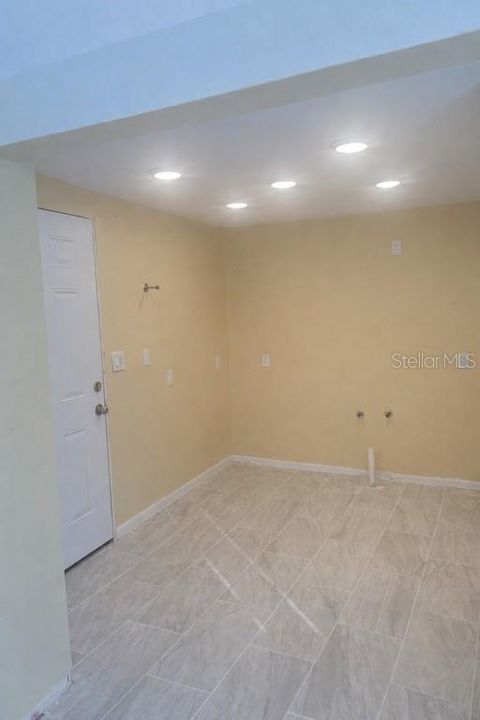 For Sale: $561,999 (5 beds, 2 baths, 1998 Square Feet)