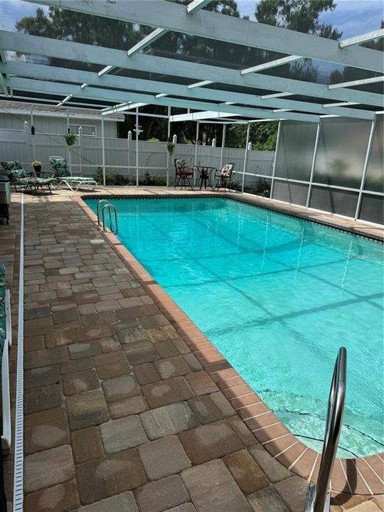 For Sale: $561,999 (5 beds, 2 baths, 1998 Square Feet)