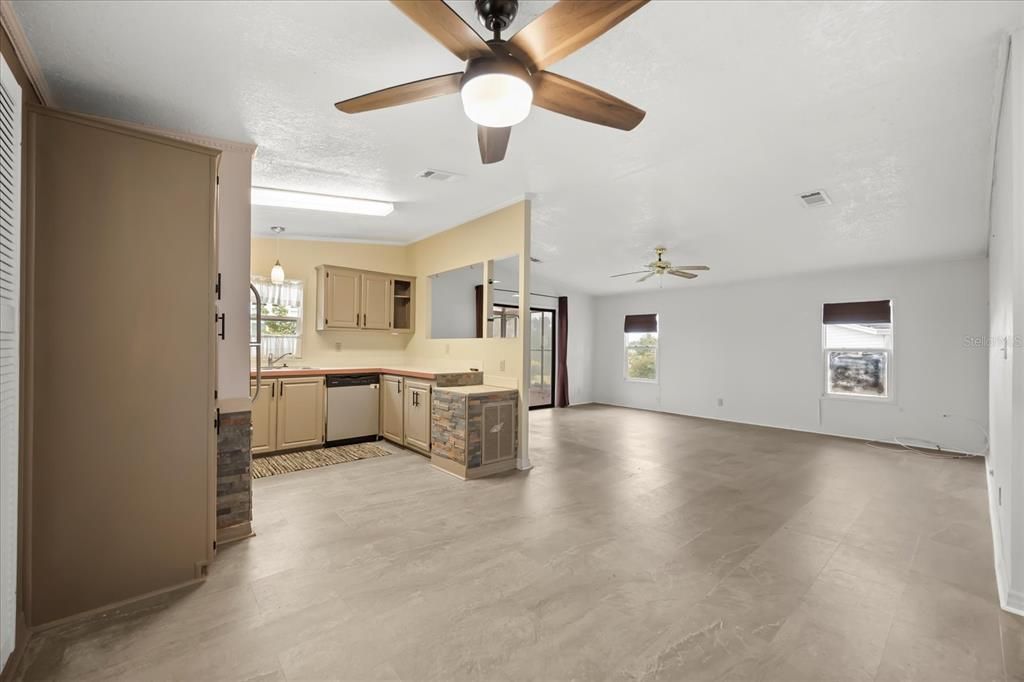 En Venta: $154,700 (2 camas, 2 baños, 1100 Pies cuadrados)