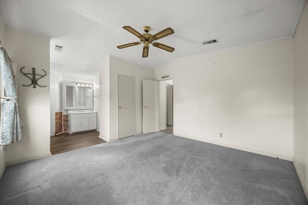 En Venta: $154,700 (2 camas, 2 baños, 1100 Pies cuadrados)