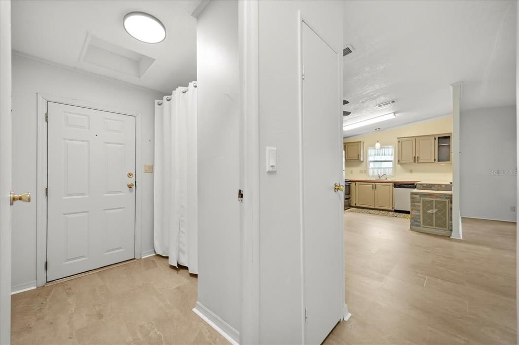 En Venta: $154,700 (2 camas, 2 baños, 1100 Pies cuadrados)