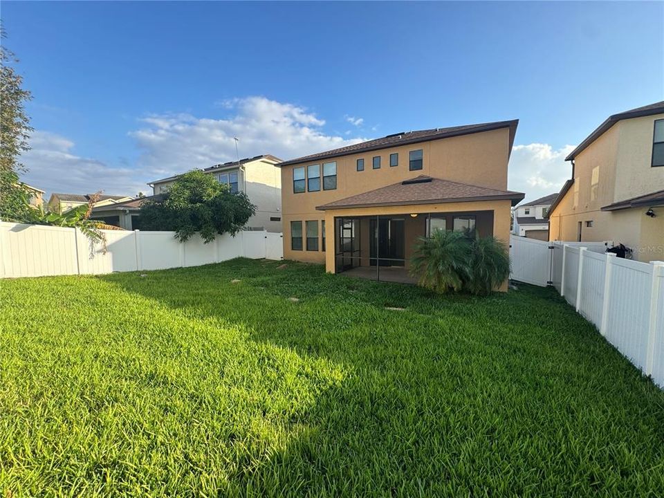 出租: $3,100 (5 贝兹, 3 浴室, 2580 平方英尺)