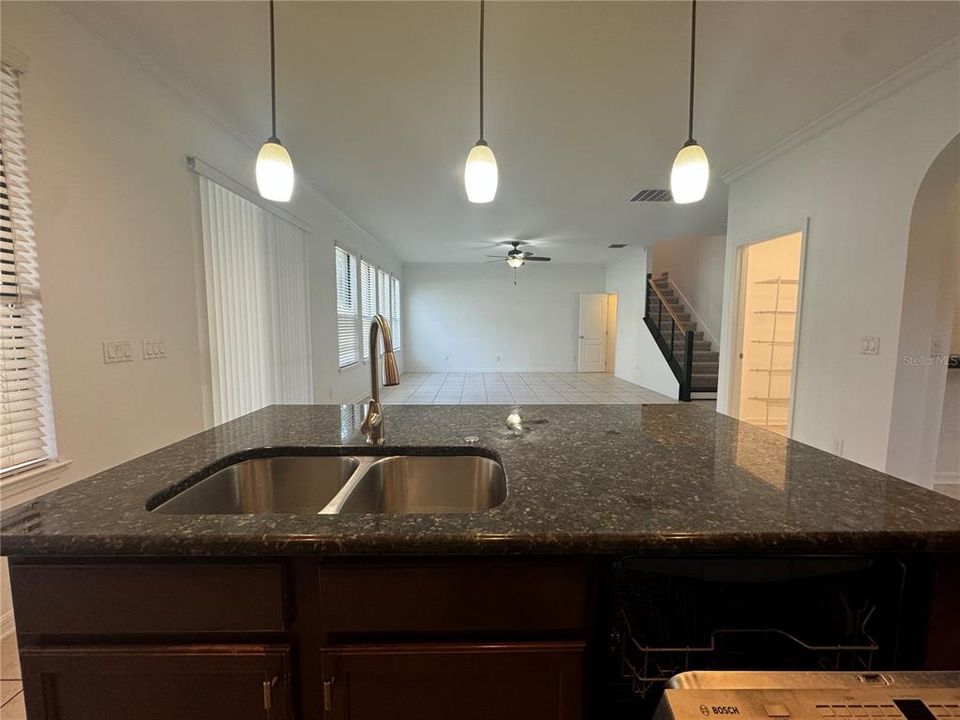 出租: $3,100 (5 贝兹, 3 浴室, 2580 平方英尺)