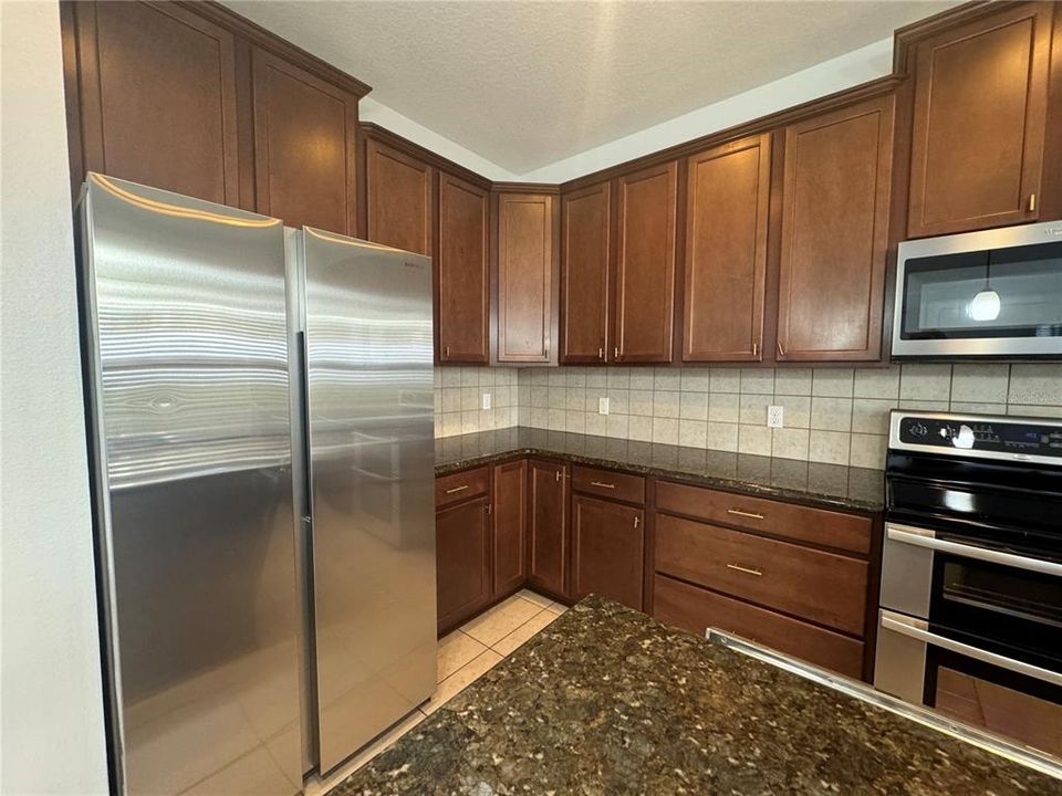 出租: $3,100 (5 贝兹, 3 浴室, 2580 平方英尺)