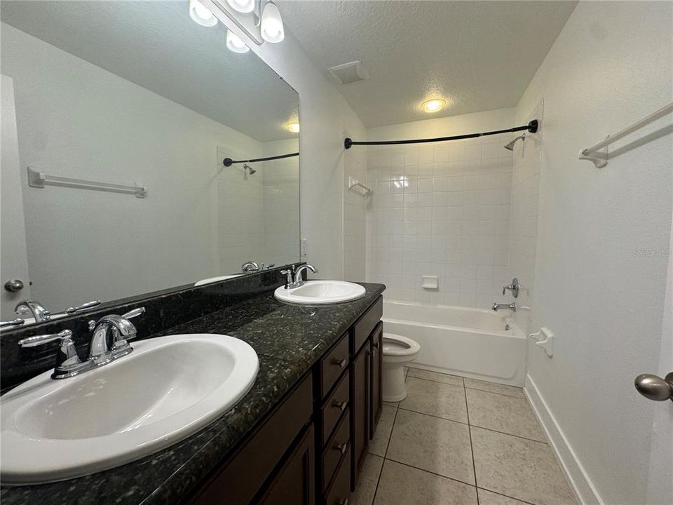 出租: $3,100 (5 贝兹, 3 浴室, 2580 平方英尺)