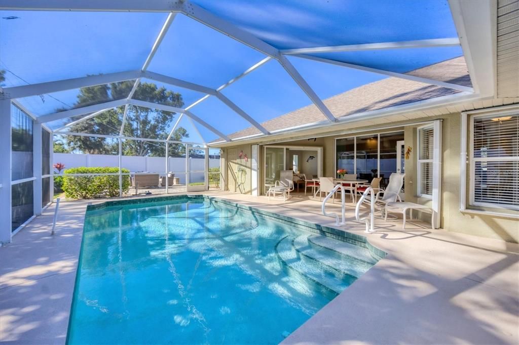 Active With Contract: $520,000 (3 beds, 2 baths, 1976 Square Feet)